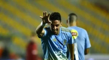 طاهر طاهر يحتفل بهدفه في مرمى سيراميكا بأسلوب Iron Man أمام الجماهير 1